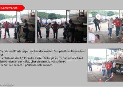 Teilnehmer stehe an einer Linie und laufen im Gänsemarsch mit den Händen an den Hüften diese entlang. bei der Übung tragen sie einer VR-Brille